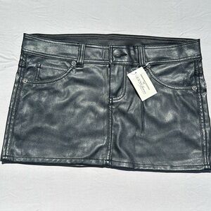 Guess pleather mini skirt - black - NWT